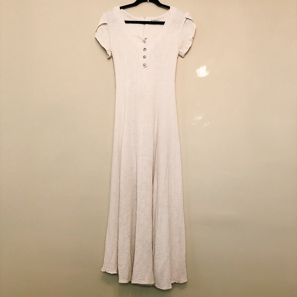 Dresses & Skirts - Vintage white maxi dress M